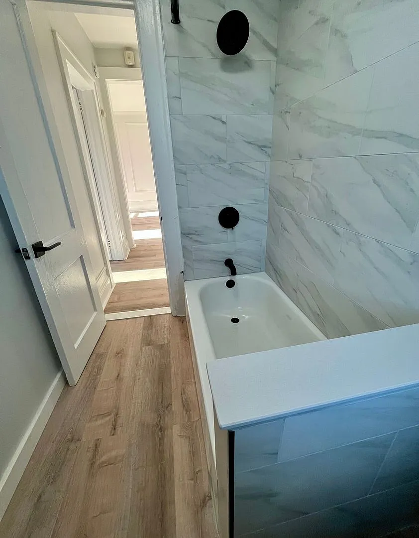 300 Elm Place — Photo 1