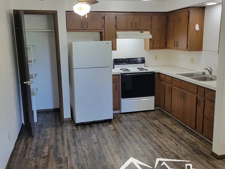 504 E Burdick St #2 — Photo 1