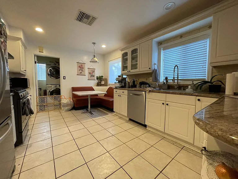 15560 Otsego St — Photo 18