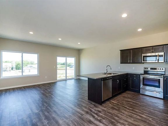 2nd image of 1285 Exchange St