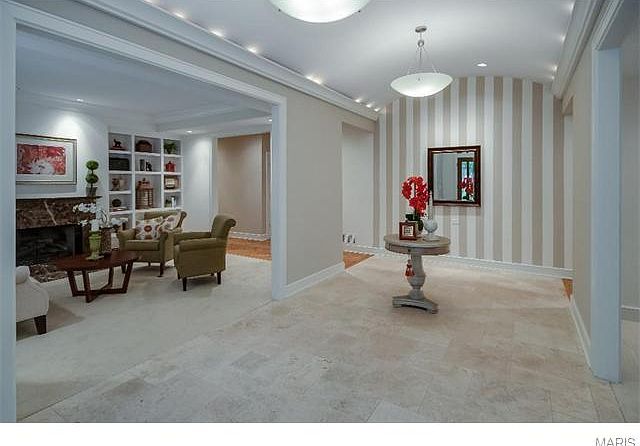 1st image of 26 Maryhill Dr