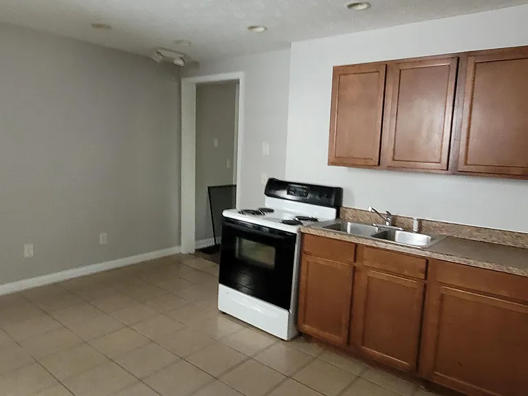 2310 W Broadway #1 — Photo 7