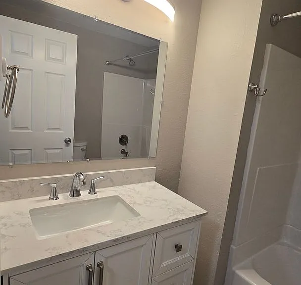 Catalina Apartments — Photo 11