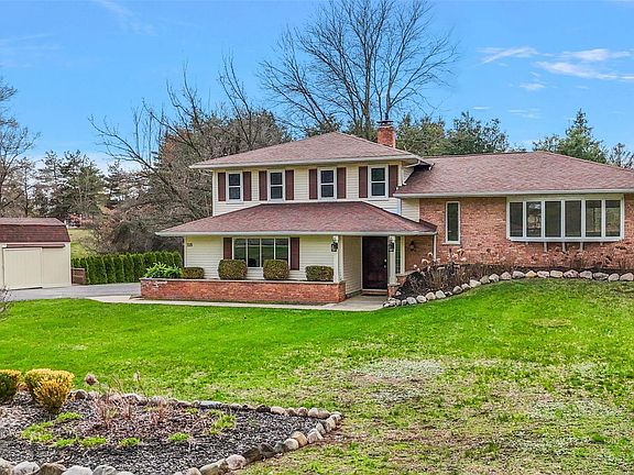 3rd image of 125 Cayuga Rd