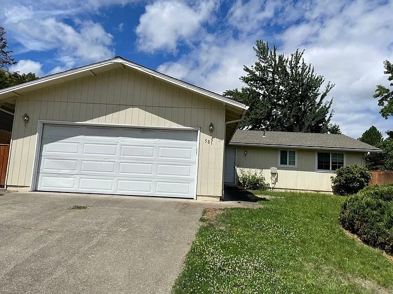 581 N Wexford Cir — Photo 2