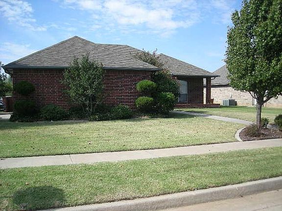 2nd image of 305 N Chisholm Trail Way