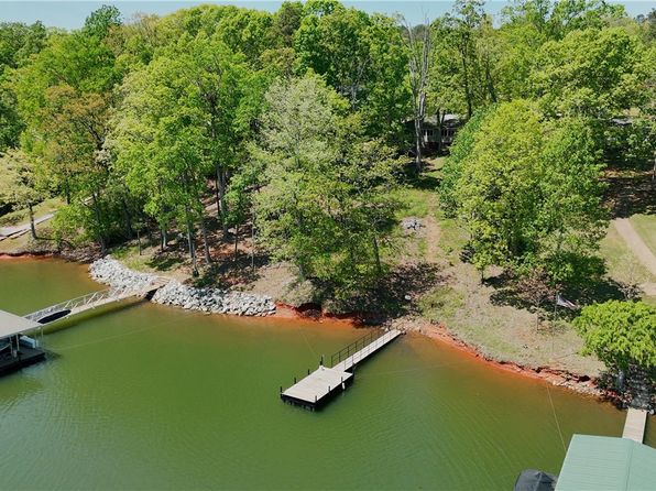 802 Dogwood Ln, Townville, SC 29689