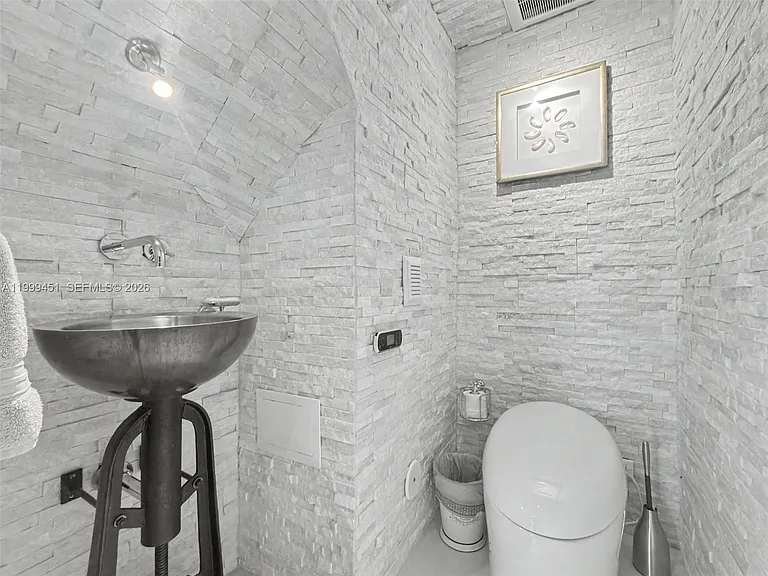 13689 Deering Bay Dr — Photo 11