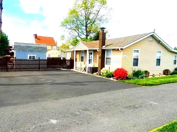 201 Lyons Ln, Fieldsboro, NJ 08505