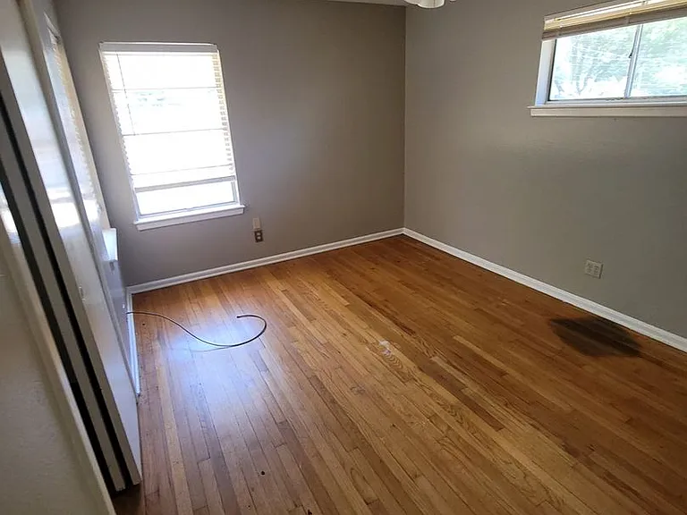 2346 Hillsboro Ave — Photo 8