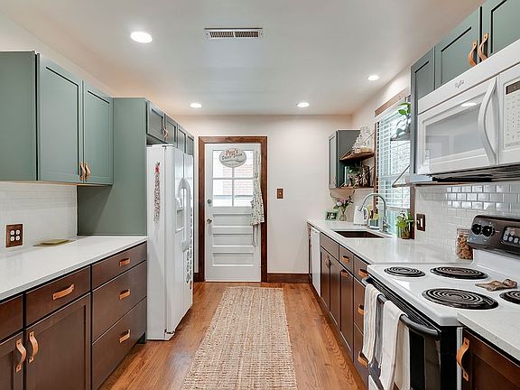 3rd image of 4013 Sharon Ct