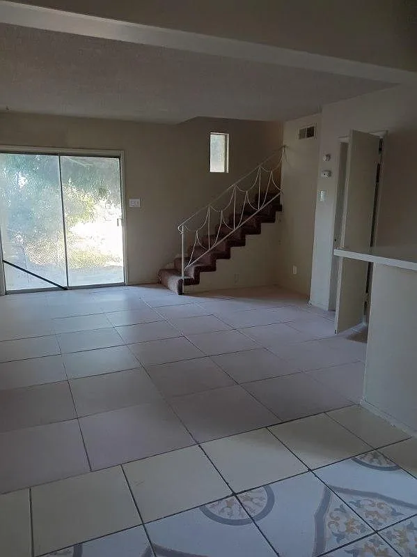 2 bed, 1.5 bath, 700 sqft, $2,000 — Photo 1