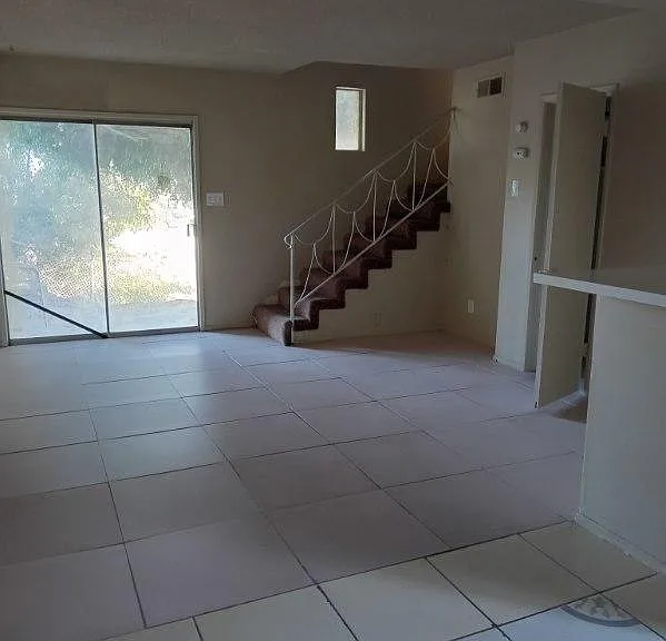 249 E Fremont Sq #5 — Photo 1
