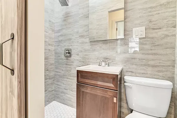 Rented by Halvatzis Realty | media 8