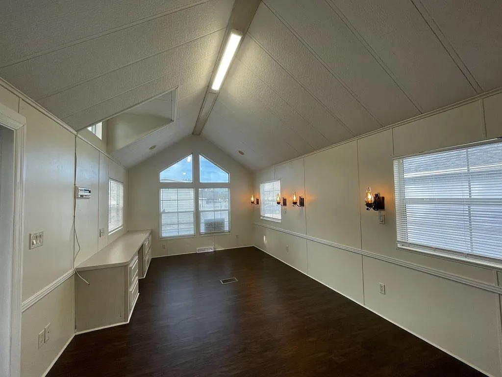 1 bed, 1.0 bath, 396 sqft, $999 — Photo 3