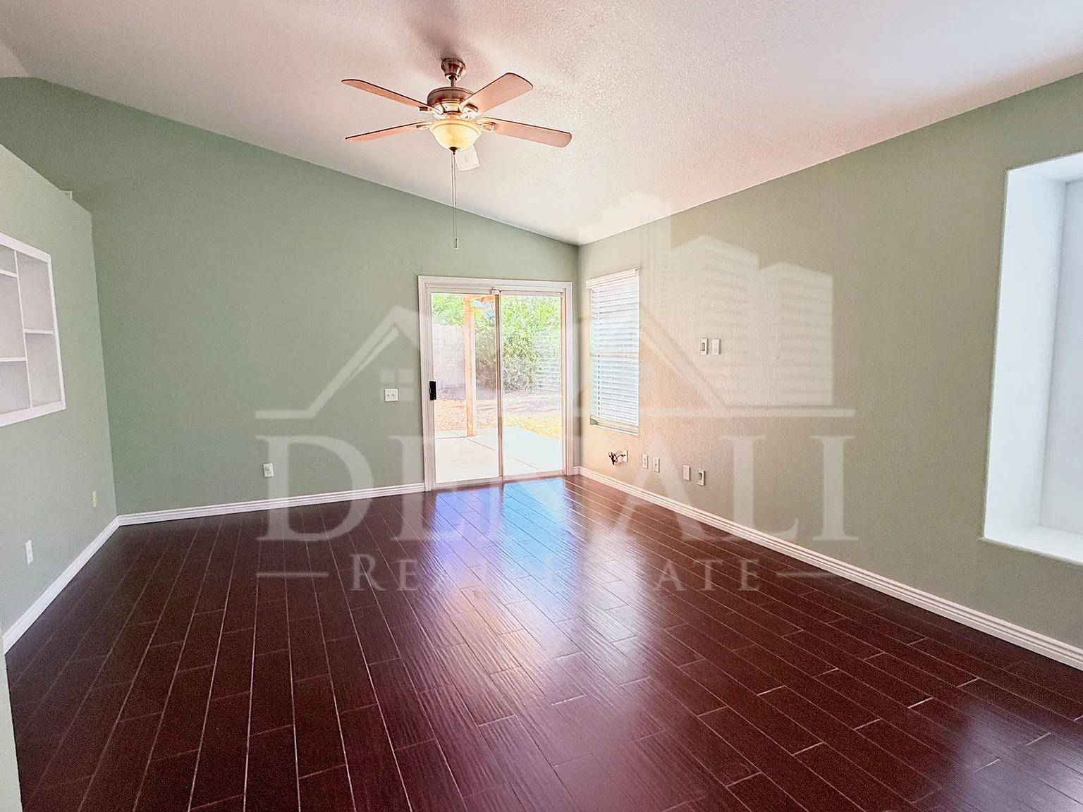 3 bed, 2.0 bath, 1288 sqft, $2,095 — Photo 4