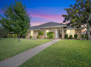318 Pebblecreek Dr, Garland, TX 75040