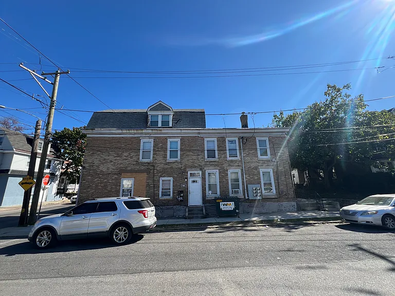 218 Walnut St — Photo 1