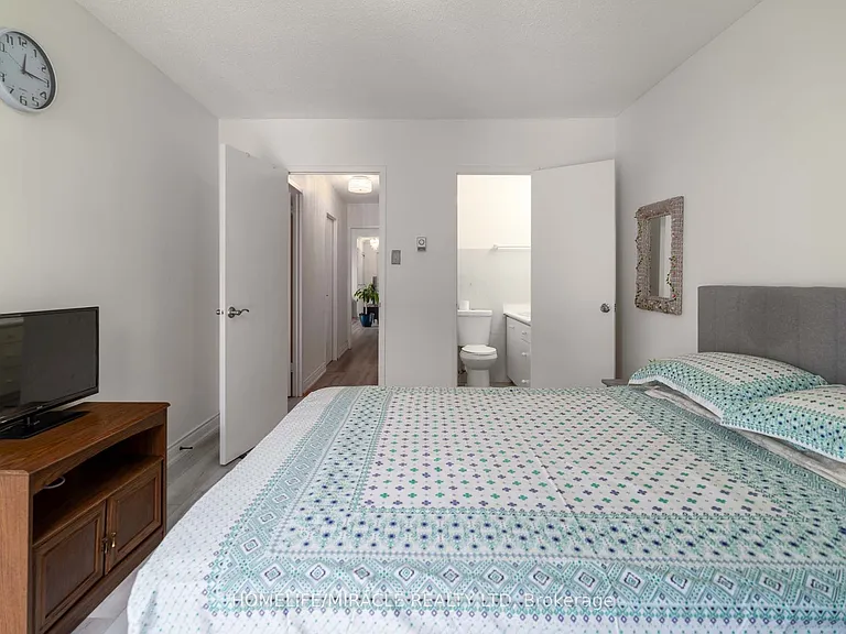 3025 Queen Frederica Dr #807 — Photo 31