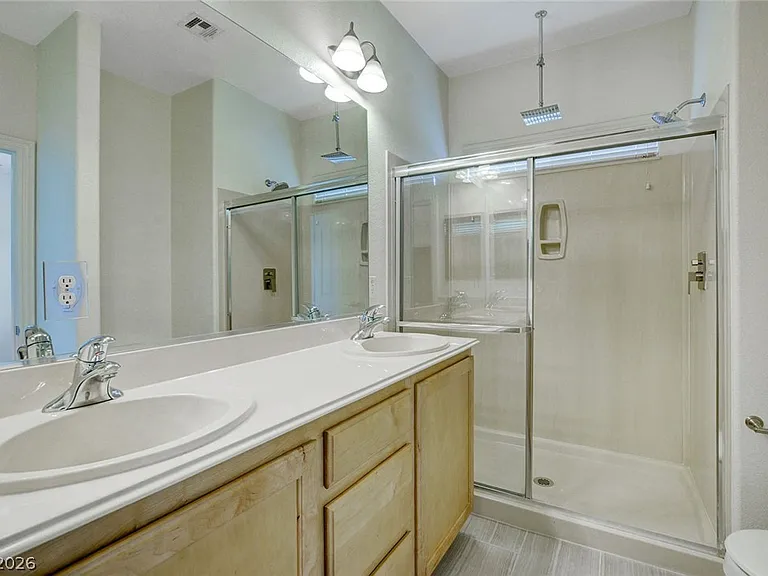 127 Tilbury Ave — Photo 24