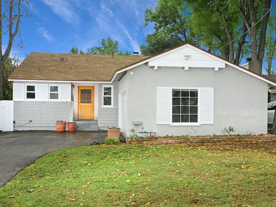 1st image of 22732 Clarendon St