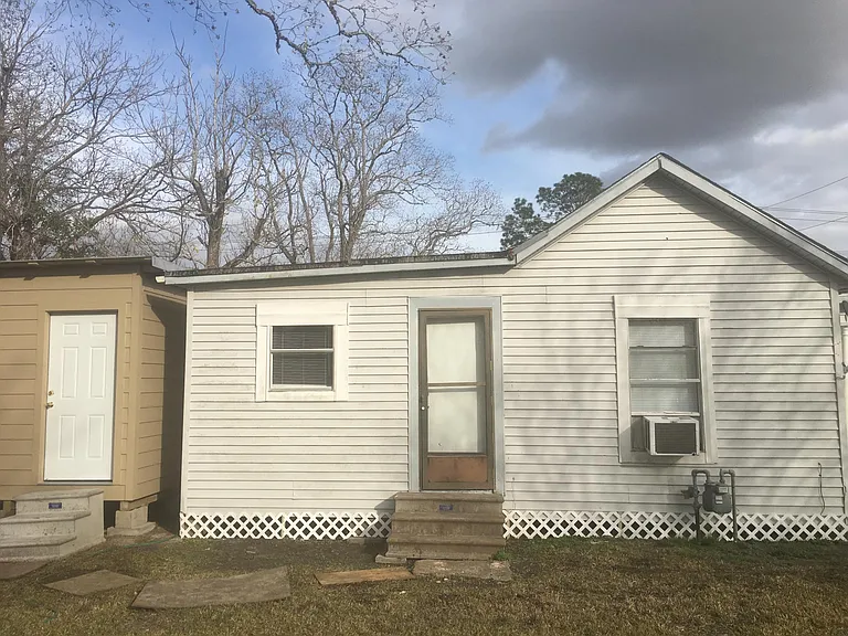 608 W Cedar St — Photo 20