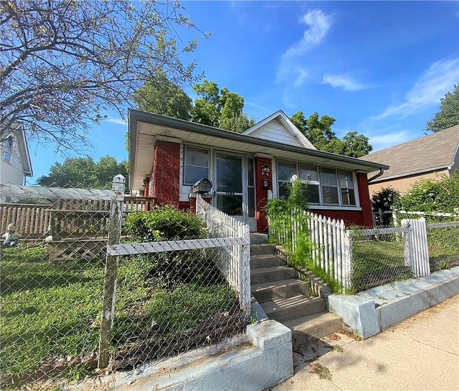 114 Wisconsin St photo 1