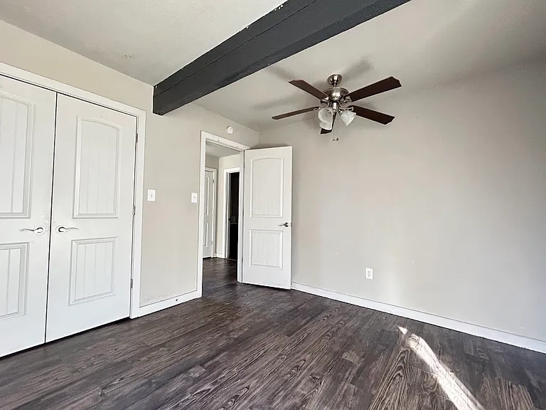 968 N Lewis Ave — Photo 6