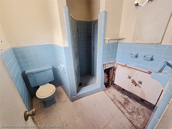 5th image of 618 Cherokee Cir