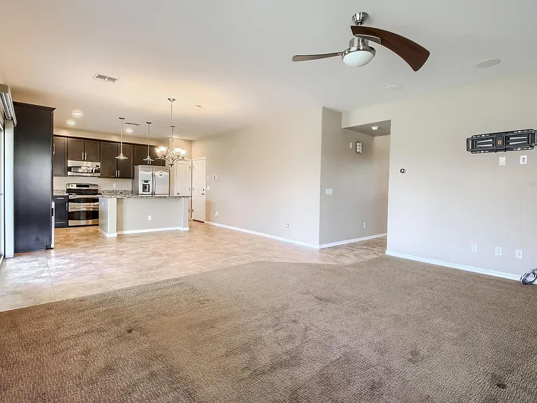 888 E Jacob St — Photo 4