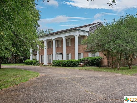 3rd image of 555 Brookhollow Dr