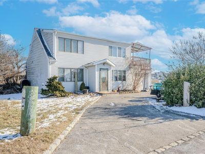 295 Bergen Avenue, West Babylon, NY, 11704