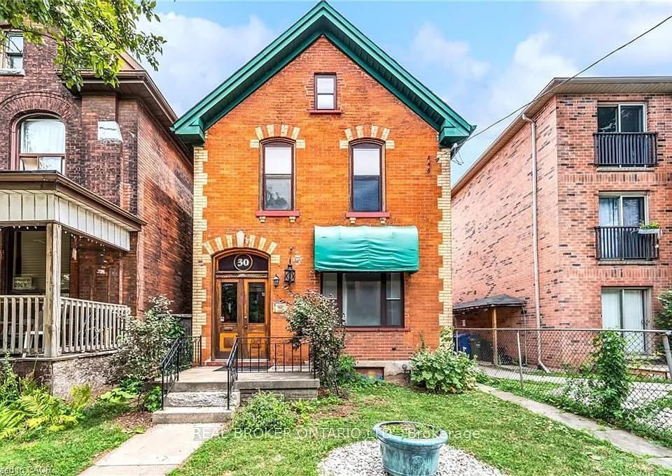 30 Victoria Ave N