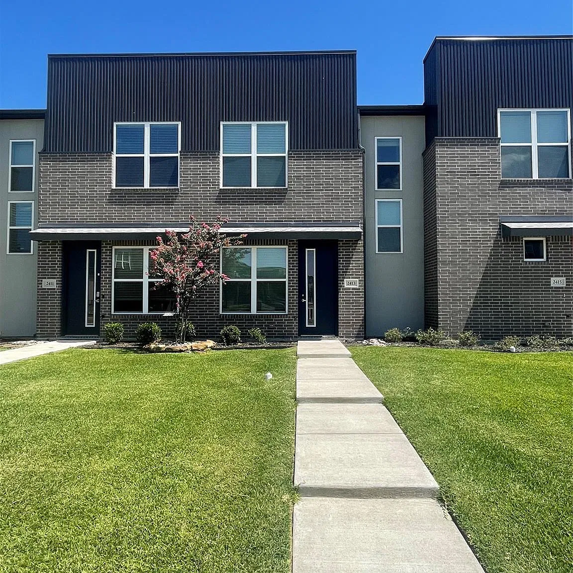 2 bed, 2.5 bath, 1349 sqft, $1,800 — Photo 1