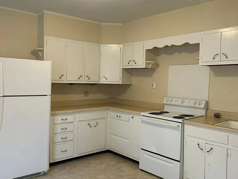 417 Clarendon Ave — Photo 6