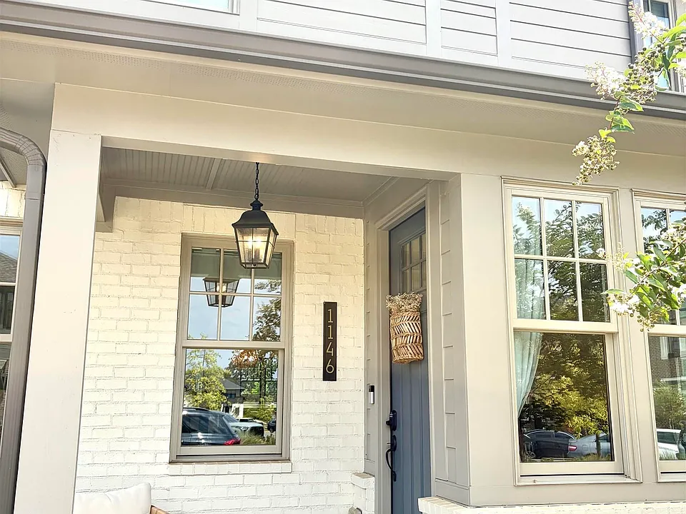 1146 Windsor Dr
