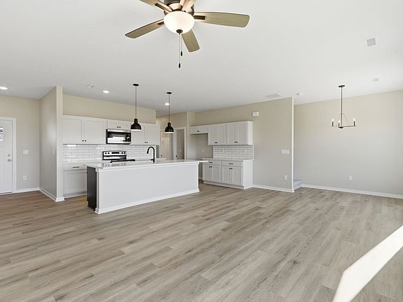4th image of 3863 W Longleaf St