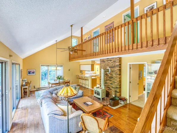 643 Patton Thicket Rd, Burnsville, NC 28714