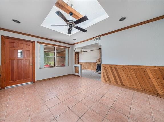 4th image of 407 Dover Dr