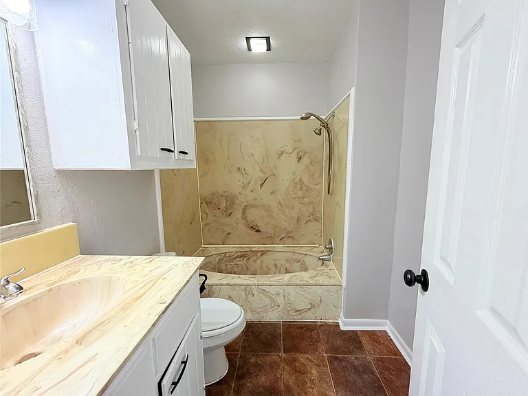 20729 Canterbury Rd — Photo 16