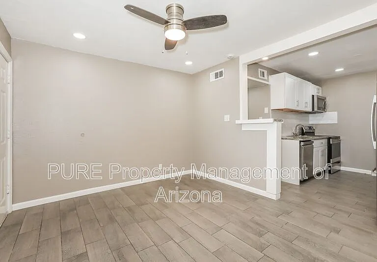100 W Gary Dr #C — Photo 3