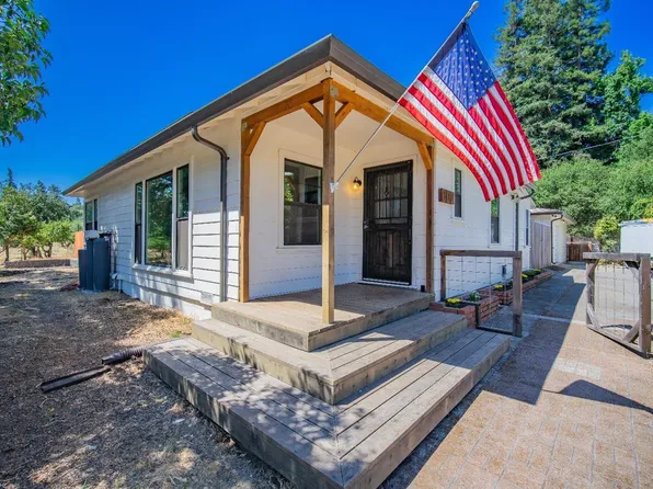 300 Bloomfield Road, Sebastopol, CA 95472