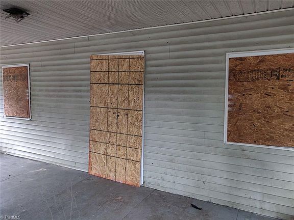 2nd image of 1605 N Patterson Ave