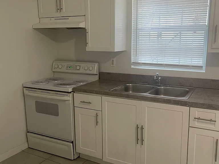 1702 E Chelsea St #B — Photo 9