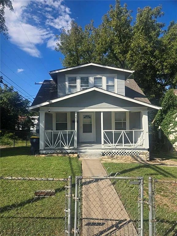3 bed, 1104 sqft, $1,300 — Photo 1