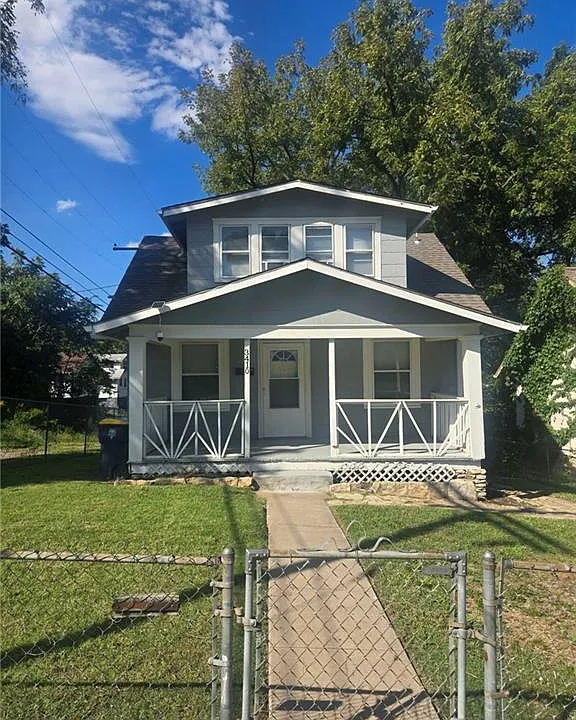 3410 E 45th Ter