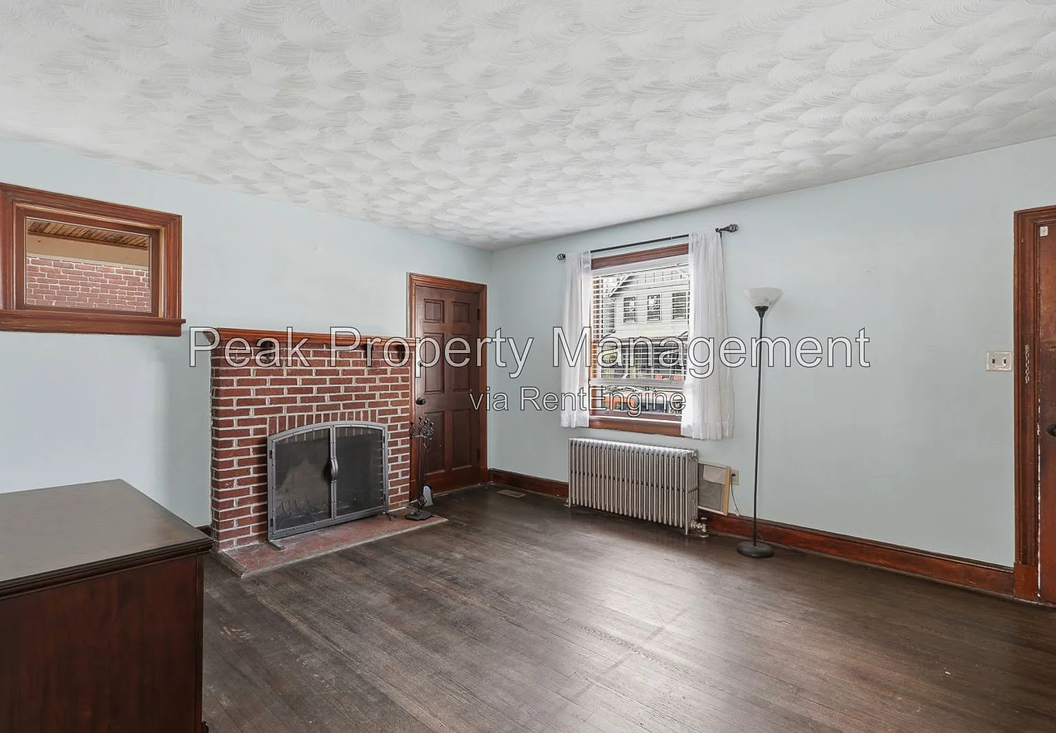 3 bed, 2.0 bath, 1357 sqft, $2,200 — Photo 3