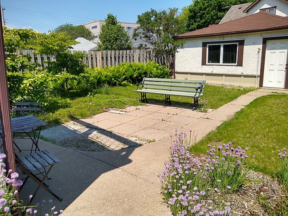 5th image of 227 Lowry Ave NE Unit 2