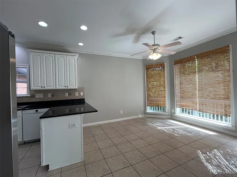 704 Emerald Dr — Photo 23