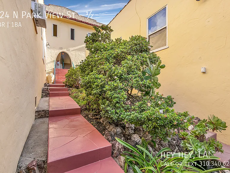 124 N Park View St — Photo 3